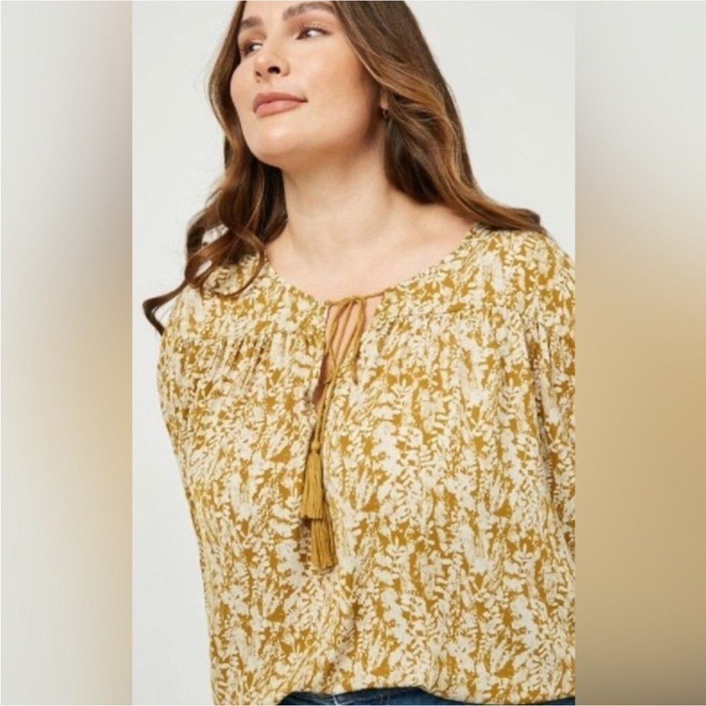 Hayden blouse with leaf / floral print Tassel tie neck Size 1XL